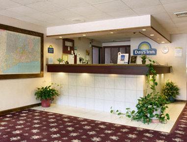 Days Inn By Wyndham Berlin Meriden Экстерьер фото